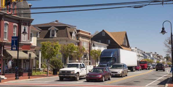 Main Street traffic jams in the morning and midafternoon as well as weekends often bring customers into nearby shops.